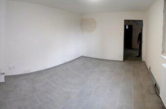 Nabízíme vjezdové skladové prostory 300 m2 po rekonstrukci, 
