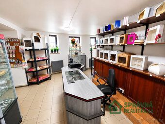 Nabízíme k pronájmu obchodní prostory o výměře cca 120 m² na