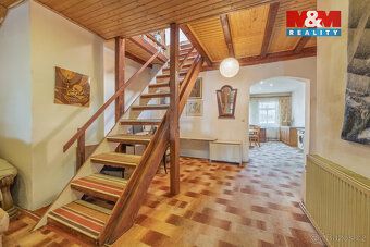 Exkluzivně nabízíme prodej rodinného domu 240 m² s vnitřním 