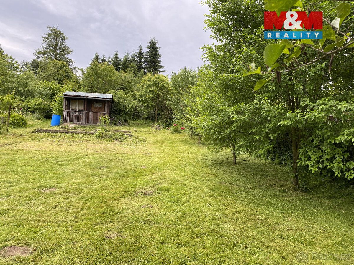 Nabízíme k prodeji pozemek 718m2 doposud využíván jako zahra