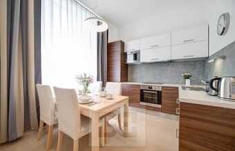 Nabízím k pronájmu světlý byt o dispozici 58 m² v klidné lok