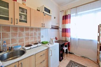 Nabízím k pronájmu světlý byt o dispozici 58 m² v klidné lok