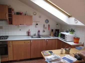 Nabízím k pronájmu světlý byt o dispozici 58 m² v klidné lok