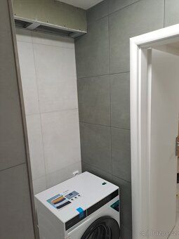 Prodej nebytových prostor ve sníženém patře. 44,5 m, měsíční