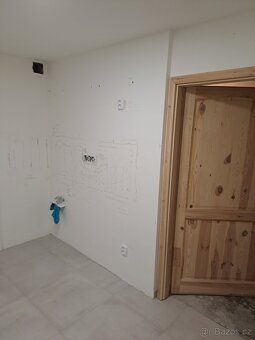 Prodej nebytových prostor ve sníženém patře. 44,5 m, měsíční