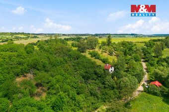 Mile ráda bych Vám nabídla ke koupi svažitý pozemek , určený
