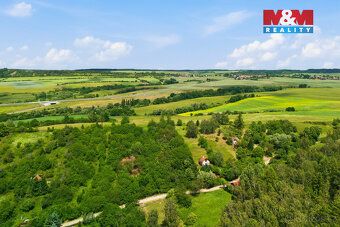 Mile ráda bych Vám nabídla ke koupi svažitý pozemek , určený