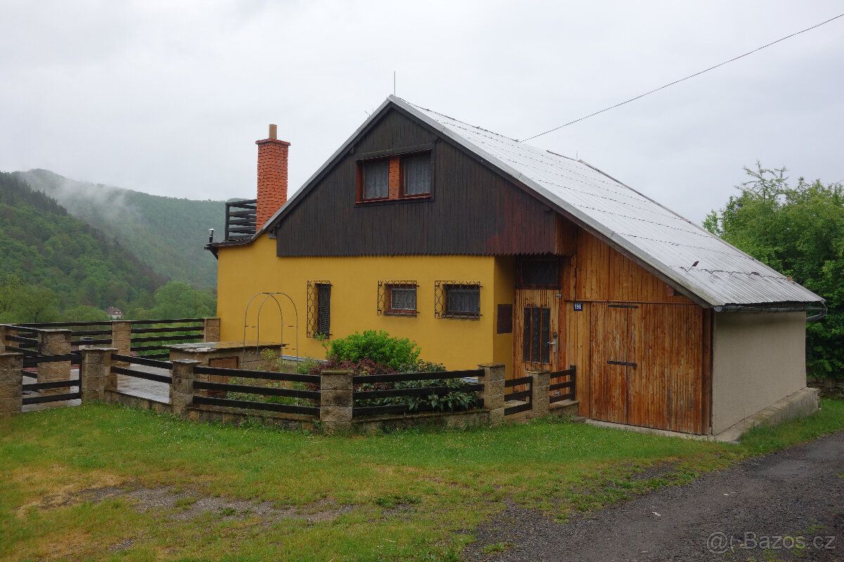 Nabízíme k prodeji samostatně stojící rekreační chatu v klid