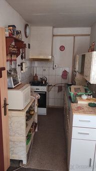 Nabízíme k prodeji rodinný dům čp. 5 v klidné obci Rvenice. 