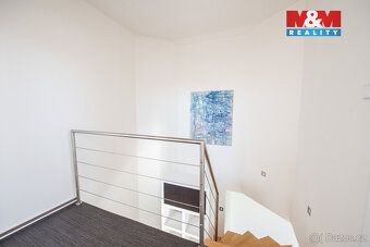 Hledáte prostorné rodinné bydlení s dostatkem soukromí a vel
