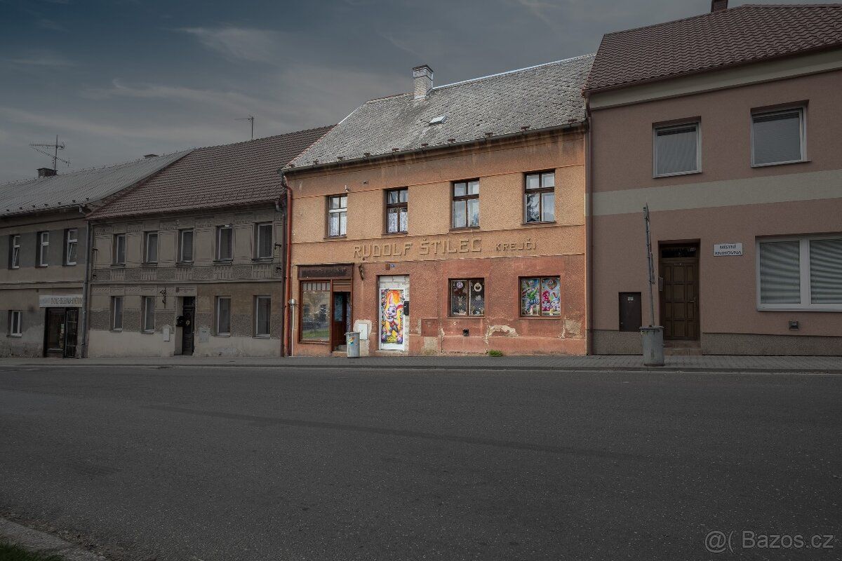Prodám rodinný dům ve Vysokém Veselí, Mírové náměstí. Dům má