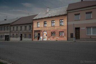 Prodám rodinný dům ve Vysokém Veselí, Mírové náměstí. Dům má