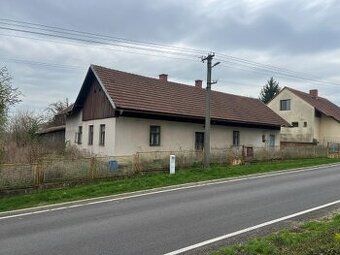 Prodám rodinný dům ve Vysokém Veselí, Mírové náměstí. Dům má