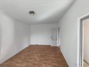 Nabízím inhed volný hezký slunný čistý byt 1+1 Lábkova ul. z