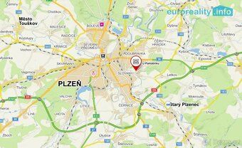 Nabízíme k prodeji stavební pozemek se sítěmi, s příjezdovou