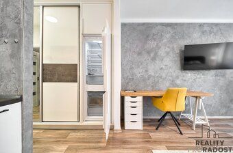 Pronájem moderního bytu s lodžií a klimatizací o dispozici 1