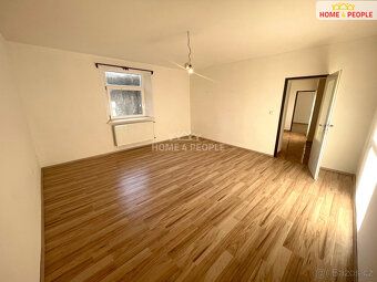 V celkové ceně jsou obsaženy služby a poplatky (vytápění, sp