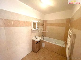 V celkové ceně jsou obsaženy služby a poplatky (vytápění, sp