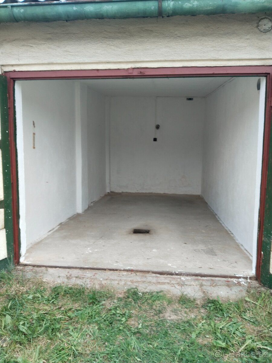 Nabízím k pronájmu garáž v Cukrářské ulici o velikosti 18 M2