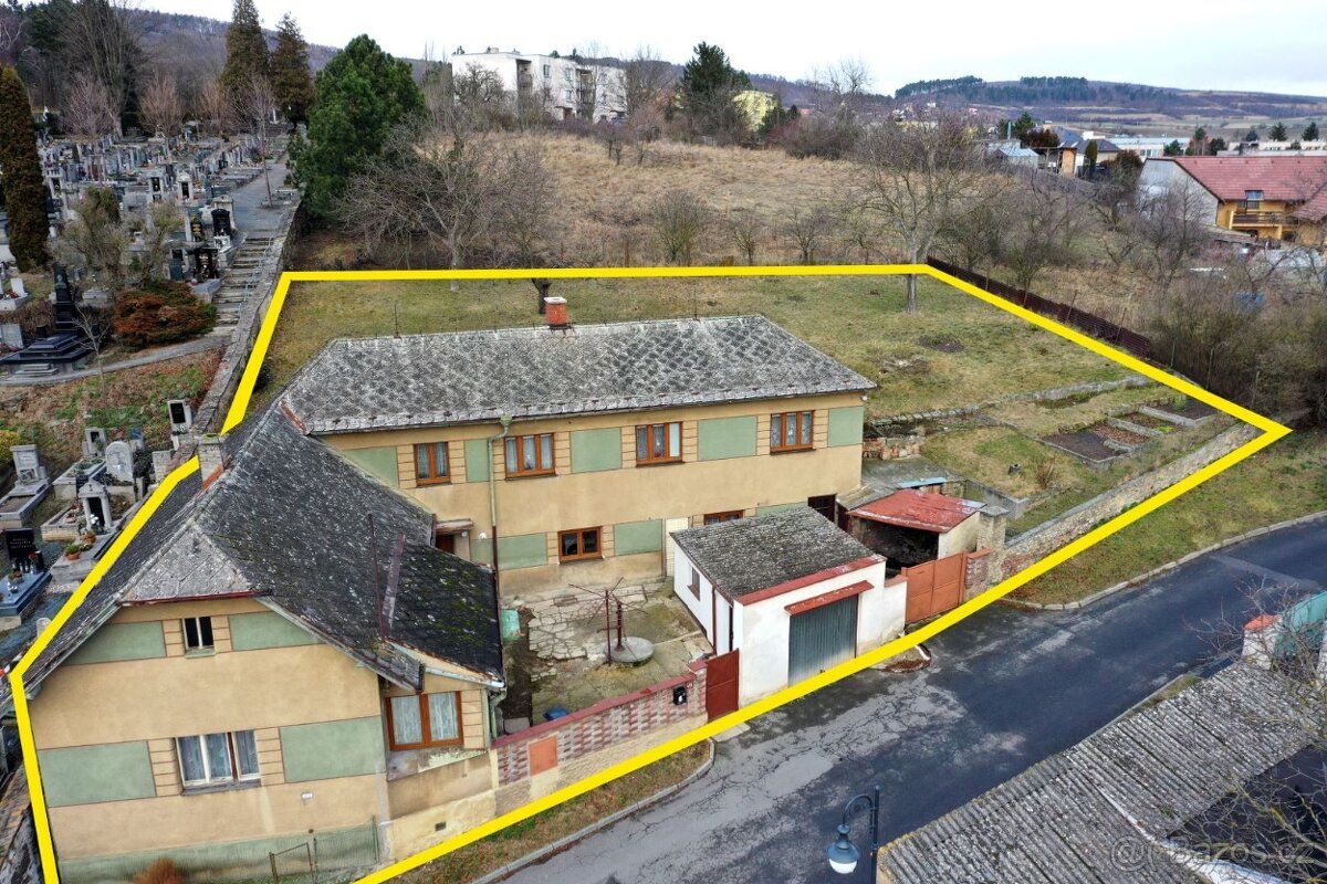 NA PRODEJ ½ rodinného domu o zastavěné ploše 246m² dle KN, v