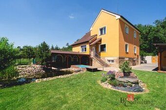 NA PRODEJ ½ rodinného domu o zastavěné ploše 246m² dle KN, v