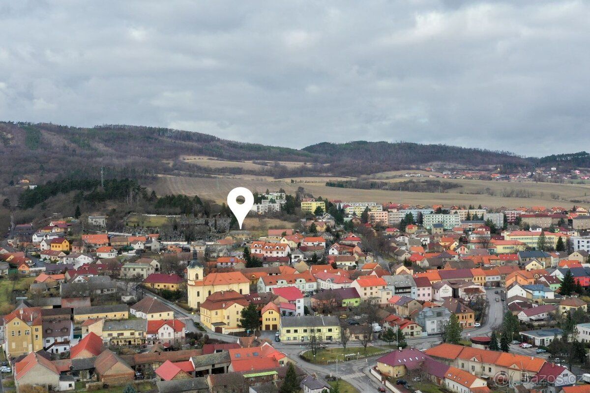 NA PRODEJ ½ rodinného domu o zastavěné ploše 246m² dle KN, v