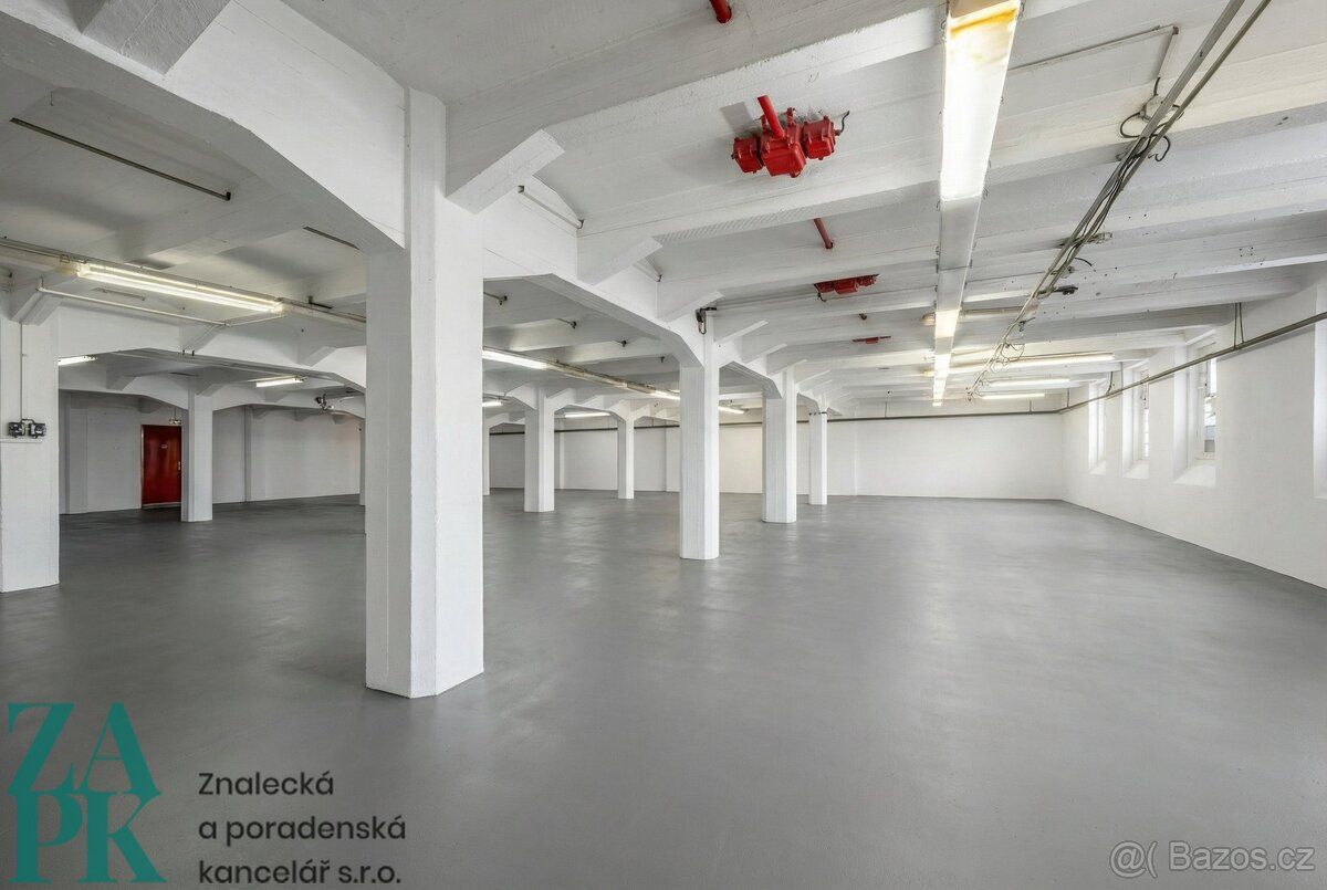 Ev.č. 01169 Nabízíme k pronájmu sklady v uzavřeném areálu. V