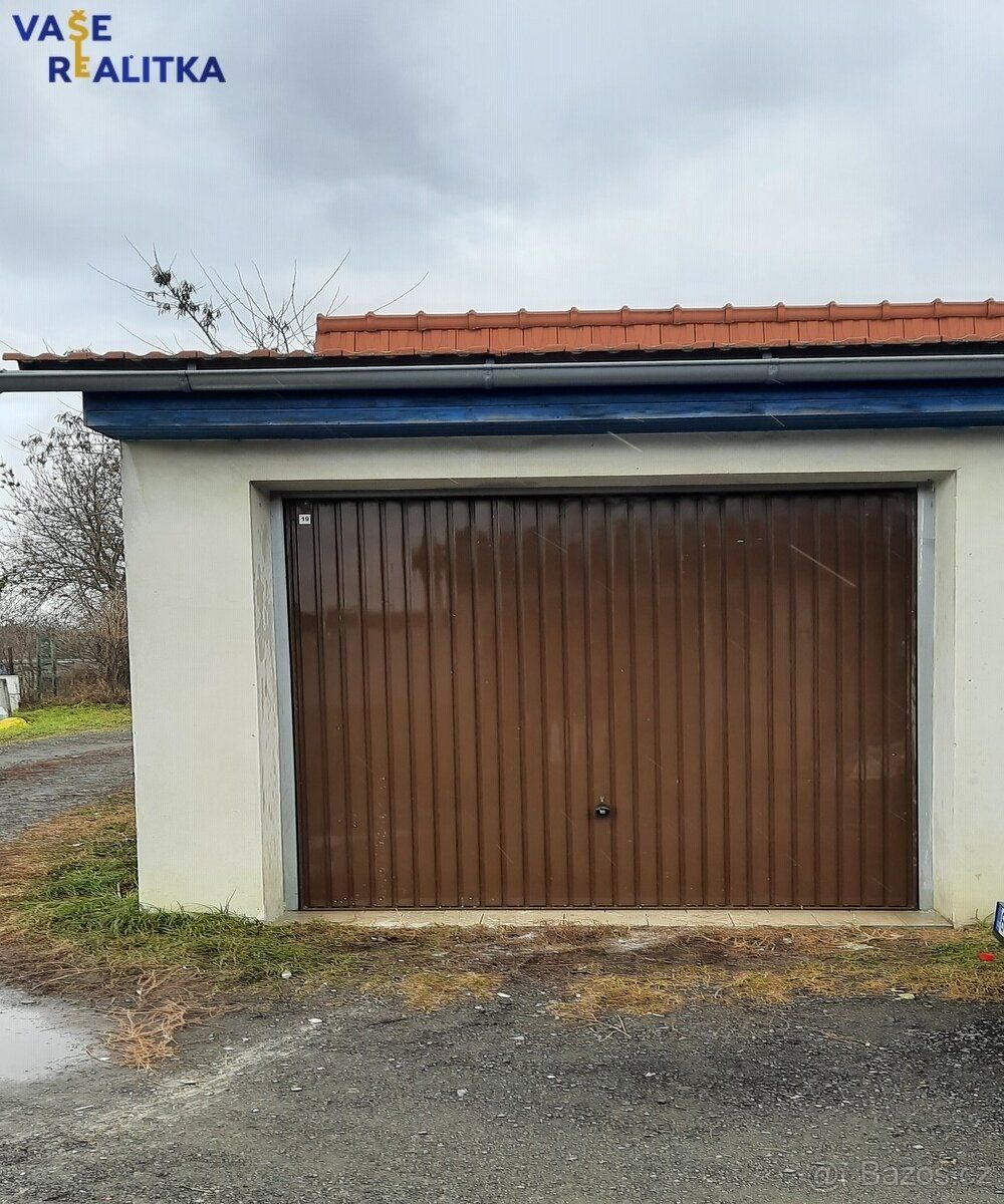 Nabízíme vám dlouhodobý pronájem řadové garáže o zastavěné p
