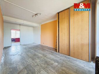 Nabízíme k prodeji byt 2+1 se zasklenou lodžií, v 1.patře a 