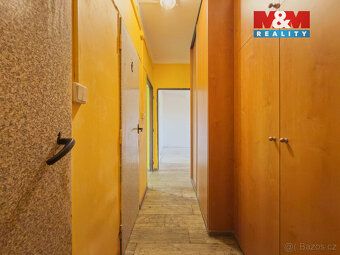 Nabízíme k prodeji byt 2+1 se zasklenou lodžií, v 1.patře a 