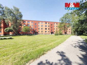 Nabízíme k prodeji byt 2+1 se zasklenou lodžií, v 1.patře a 