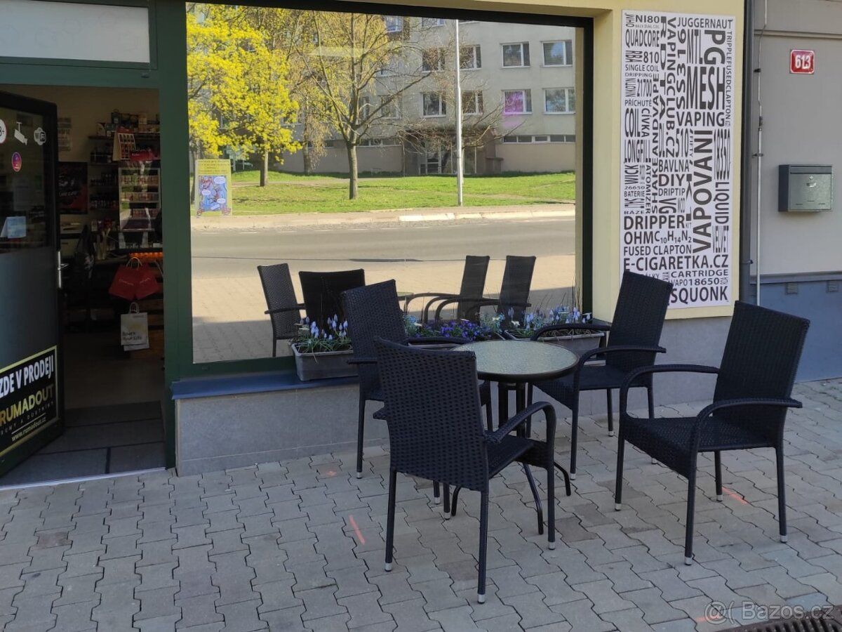 Přenechání nájemních práv k modernímu obchodnímu prostoru v 