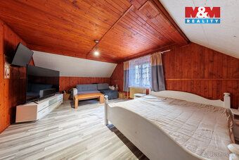 Hledáte dům, který nabízí dostatek prostoru pro rodinné bydl