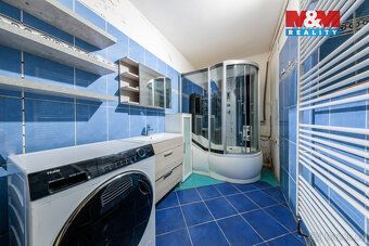 Hledáte dům, který nabízí dostatek prostoru pro rodinné bydl