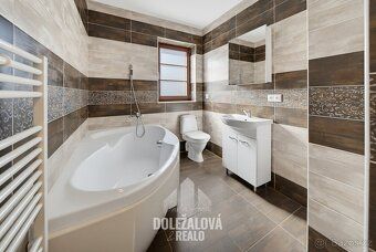 Ev.č. 00874 Prodej moderního rodinného domu 6+kk se sklepem 