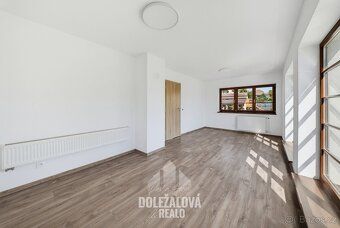 Ev.č. 00874 Prodej moderního rodinného domu 6+kk se sklepem 