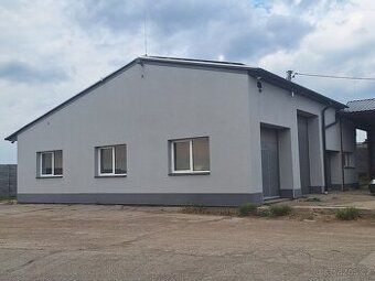 Pronájem haly, skladu, dílny Nabízíme k pronájmu zateplenou,