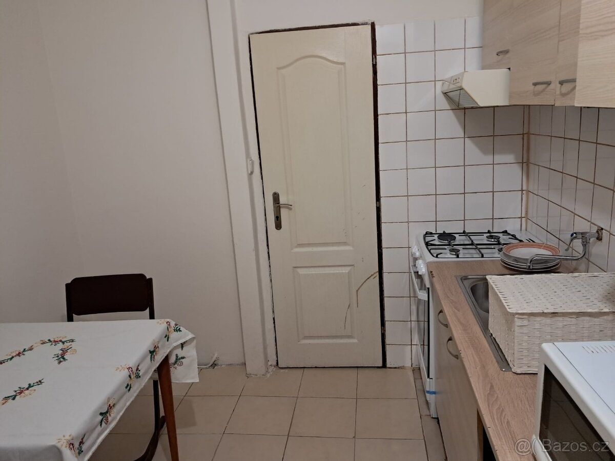 Nabízím k pronájmu byt 2+1 v Terezíně. Bytová jednotka má 2 