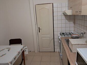 Nabízím k pronájmu byt 2+1 v Terezíně. Bytová jednotka má 2 