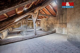 Výjimečná investiční příležitost – půdní prostor 126 m², Pra