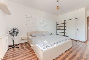 Ev.č. 00926 Nabízíme k pronájmu naprosto výjimečný byt s par
