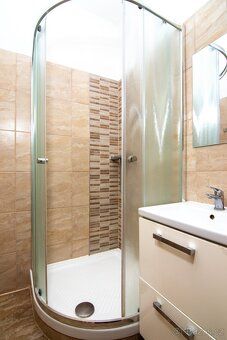 Nabízím Vám k prodeji byt 2+1 novou velkou zasklenou lodžií 