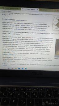 U autobusové zastávky na návsi velice klidné a krásné obce L