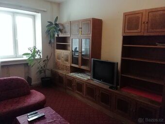 Dlouhodobe pronajmu samostatny,,neprushozi pokoj na ulici Bo