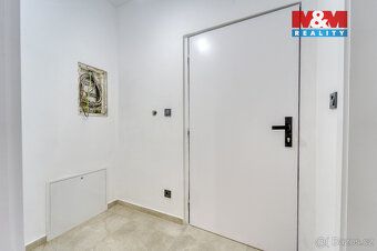 Nabízíme k pronájmu moderní byt o dispozici 2+kk a podlahové