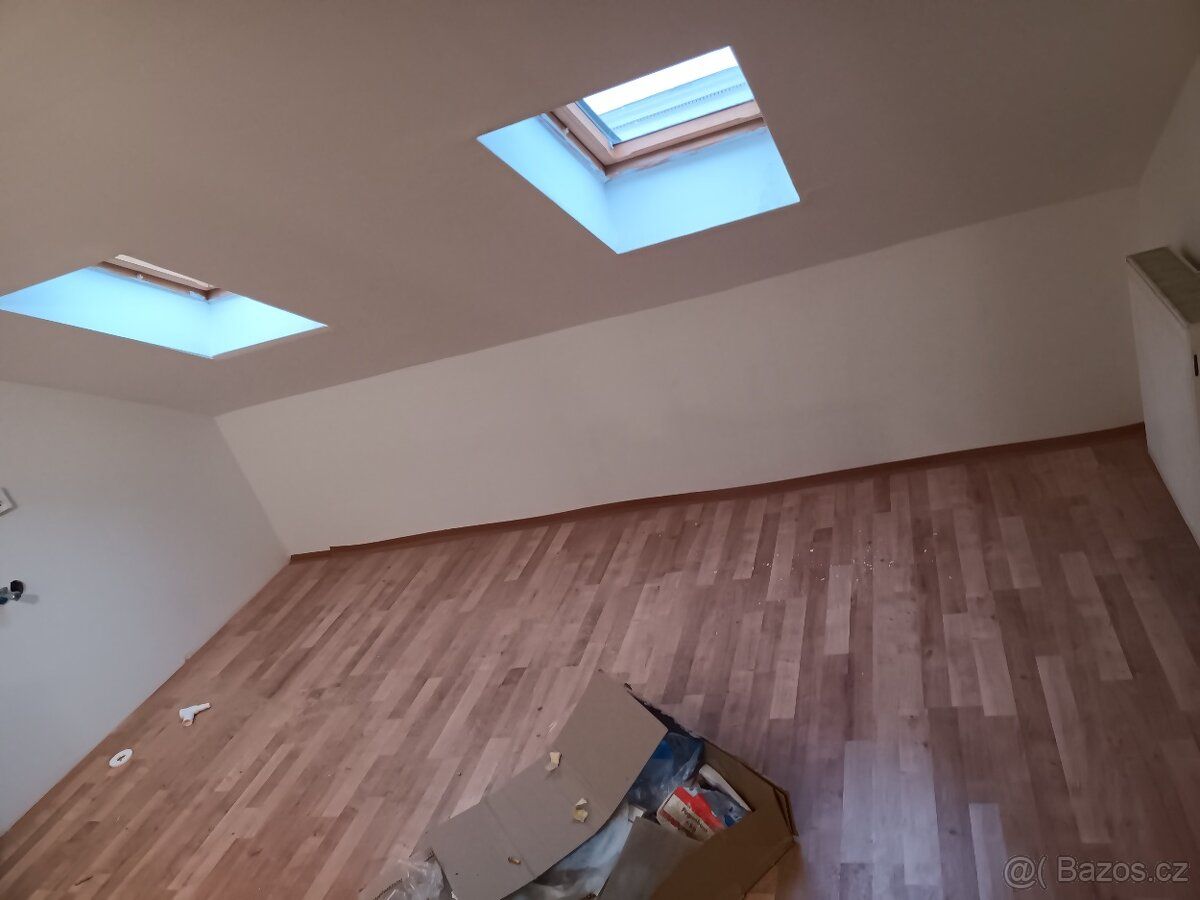 Pronajmu 2+1v Aši se zahrádkou Holý nájem 8 500,- Energie = 