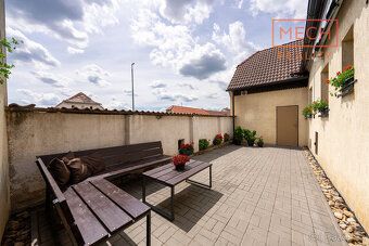 Nabízíme k prodeji rodinný dům o dispozici 5+1 na ulici 8.Kv