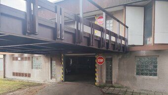 Prodám přízemní garážové stání 12,5m2 Mrštíkova ulice Hradec