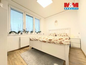 Výhledy nad koruny stromů, to Vám nabízí prostorný byt o plo