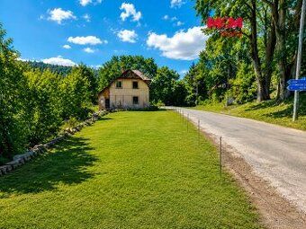 Prodám stavební pozemek 471 m² v obci Valdov u Nové Paky. Kl